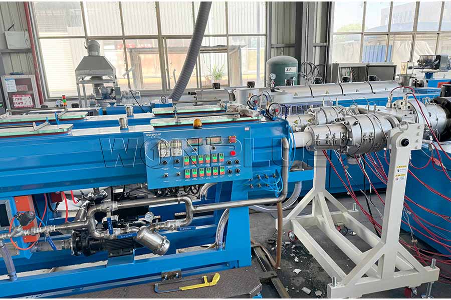 Parallel Twin Screw Double-Outlet PVC Pipe Extrusion Line เสร็จสิ้นการทดสอบการเดินเครื่อง