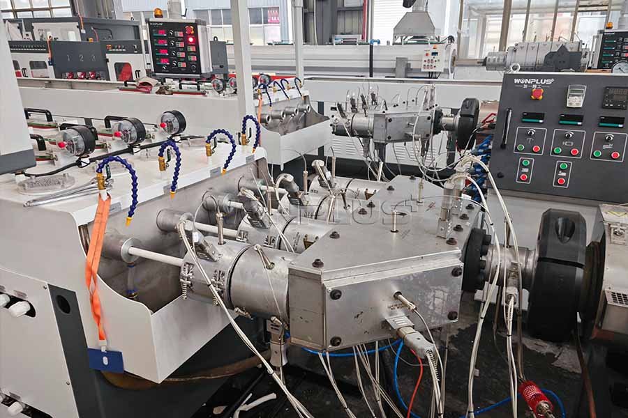Four-Outlet PVC Pipe Extrusion Line เสร็จสิ้นการว่าจ้าง